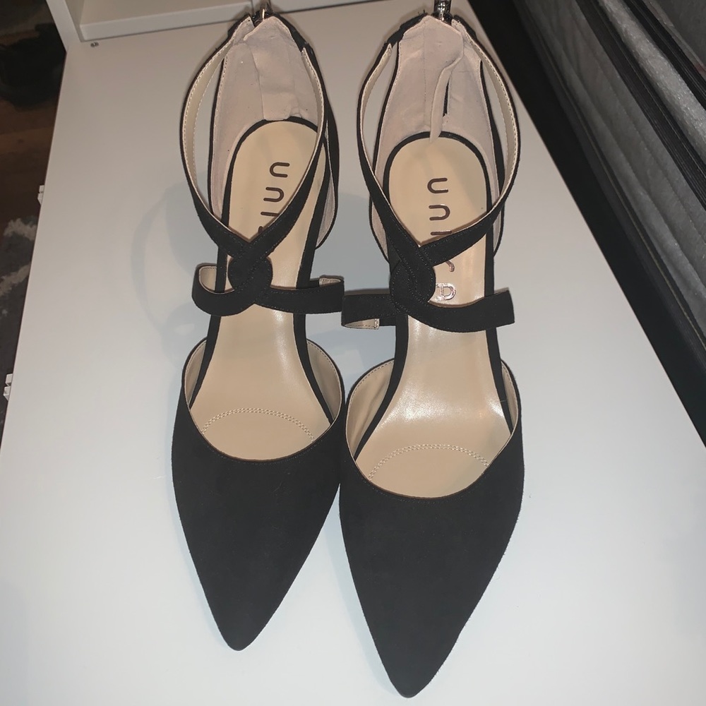 Medium height black heels